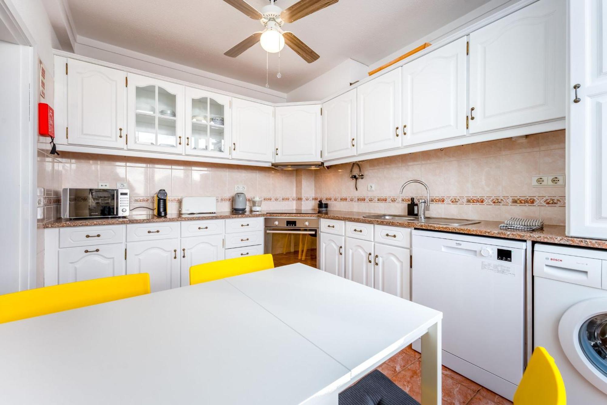 Comfy Flat W/ Rooftop Beach View By Lovelystay Burgau Exteriör bild