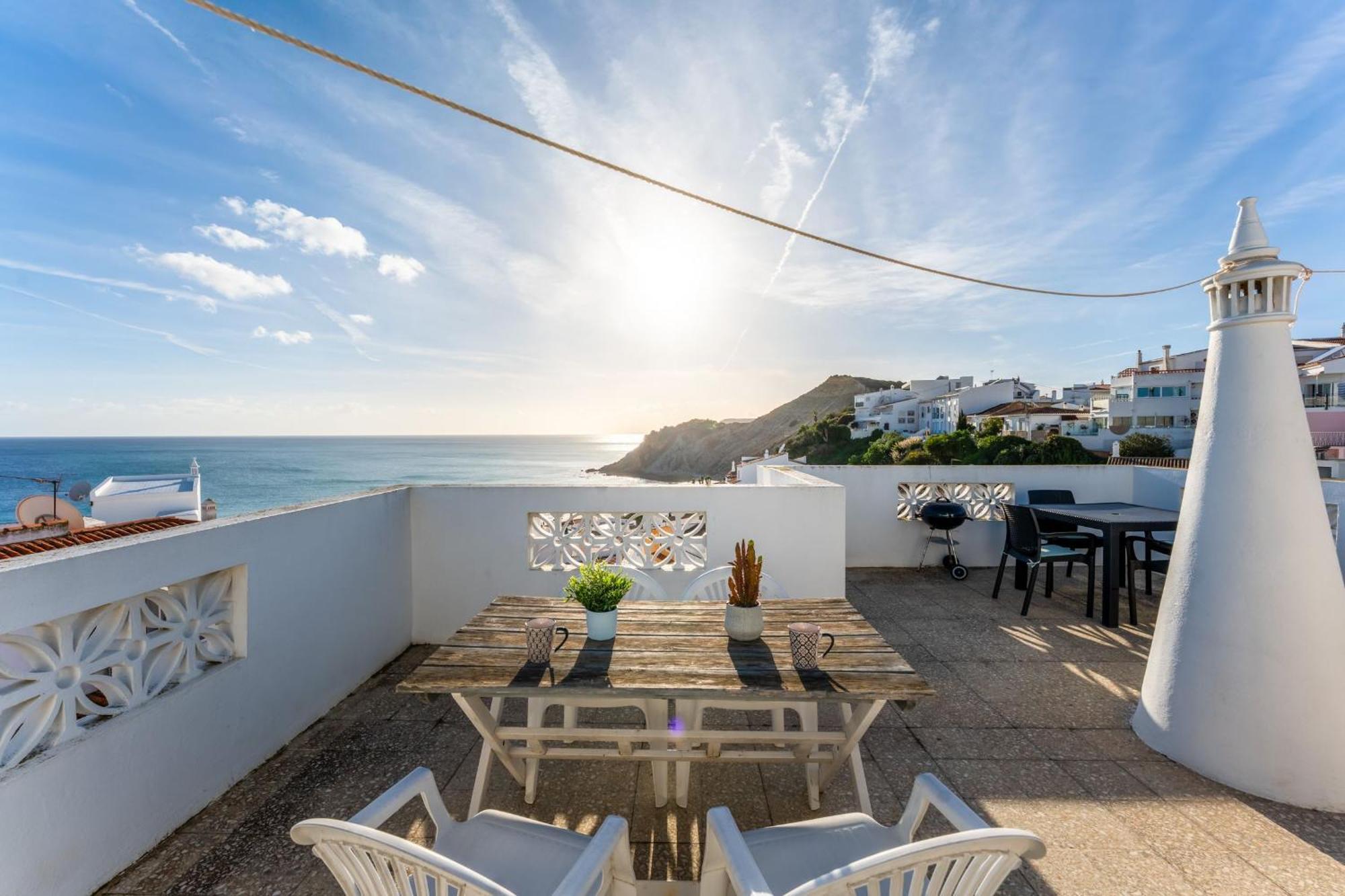 Comfy Flat W/ Rooftop Beach View By Lovelystay Burgau Exteriör bild