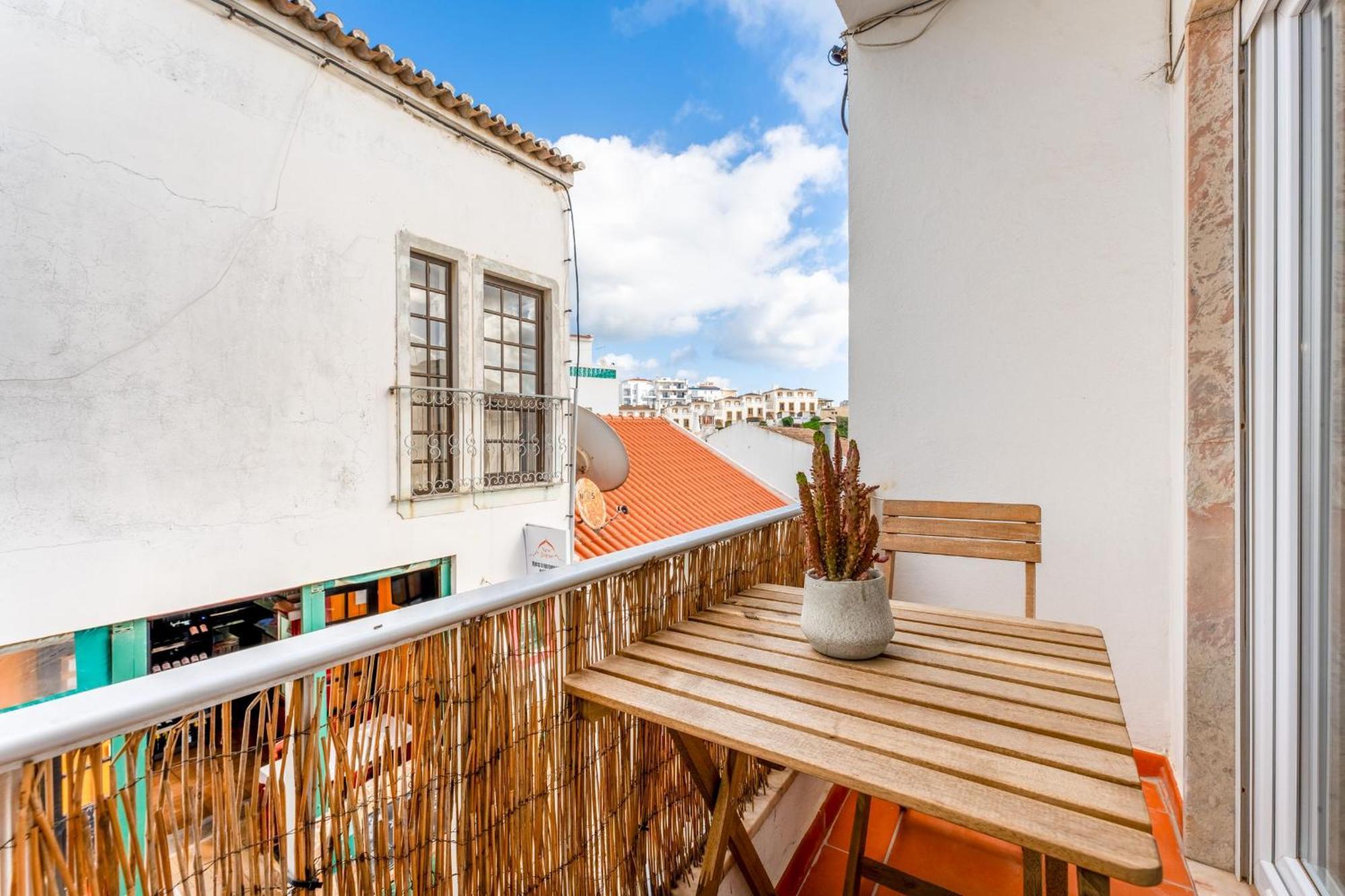 Comfy Flat W/ Rooftop Beach View By Lovelystay Burgau Exteriör bild